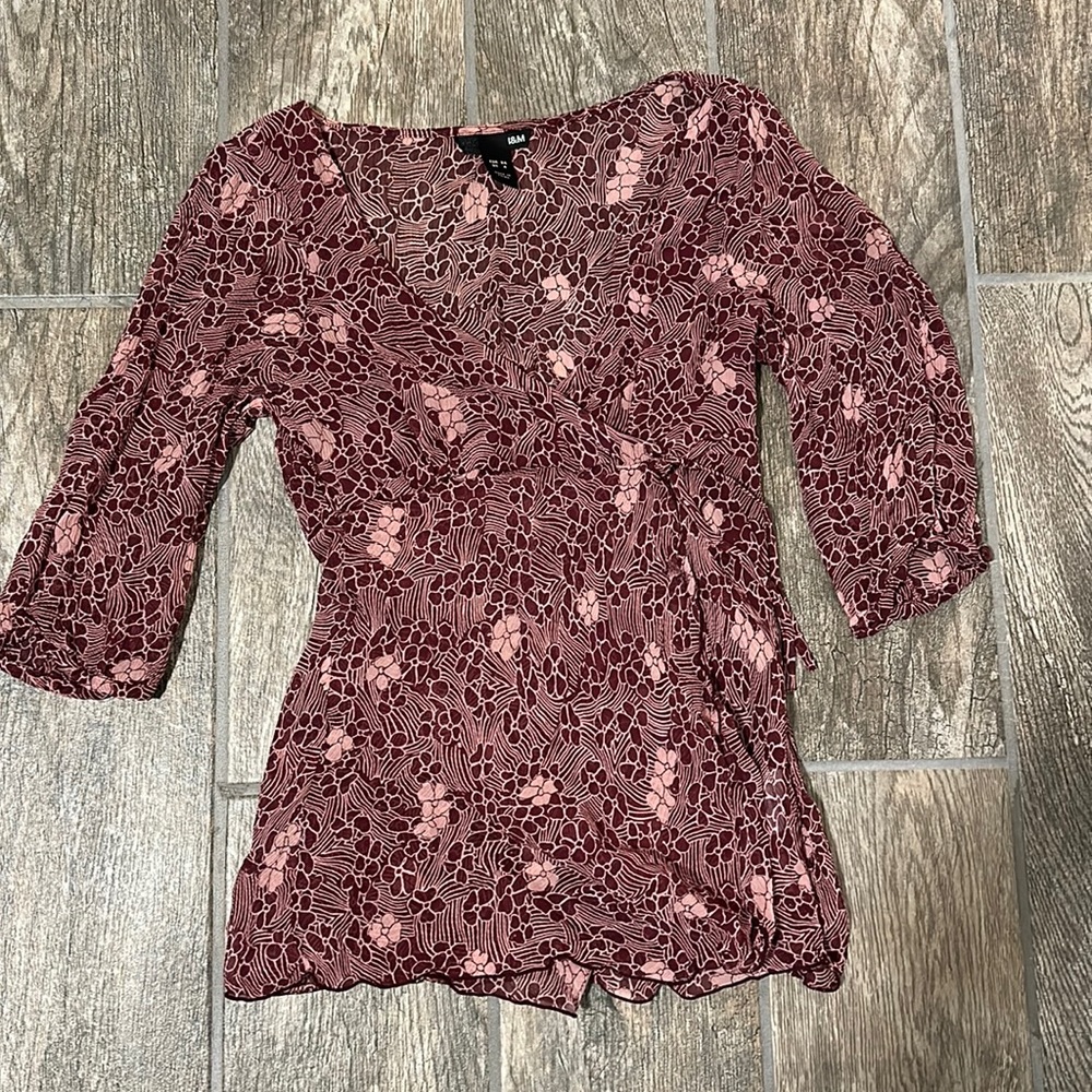 H & M v neck 3/4 sleeve blouse, size 4